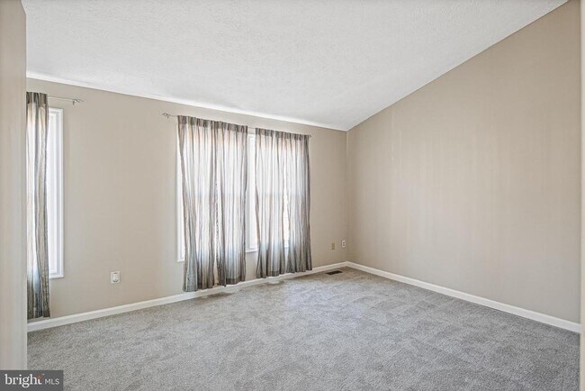 Building Photo - 5 Brantwood Ct