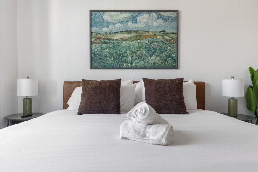 Building Photo - 1301 Leah Ave