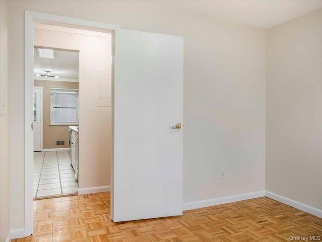 Building Photo - 430 Somerset Dr