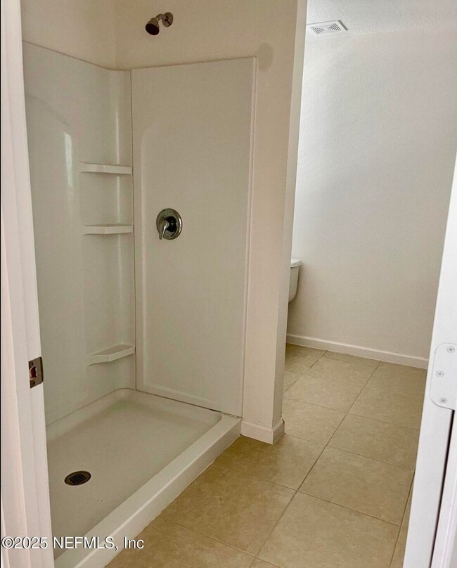 Building Photo - 8709 Lake George Cir E