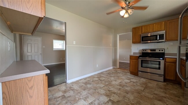 Building Photo - 303 Eggering Dr