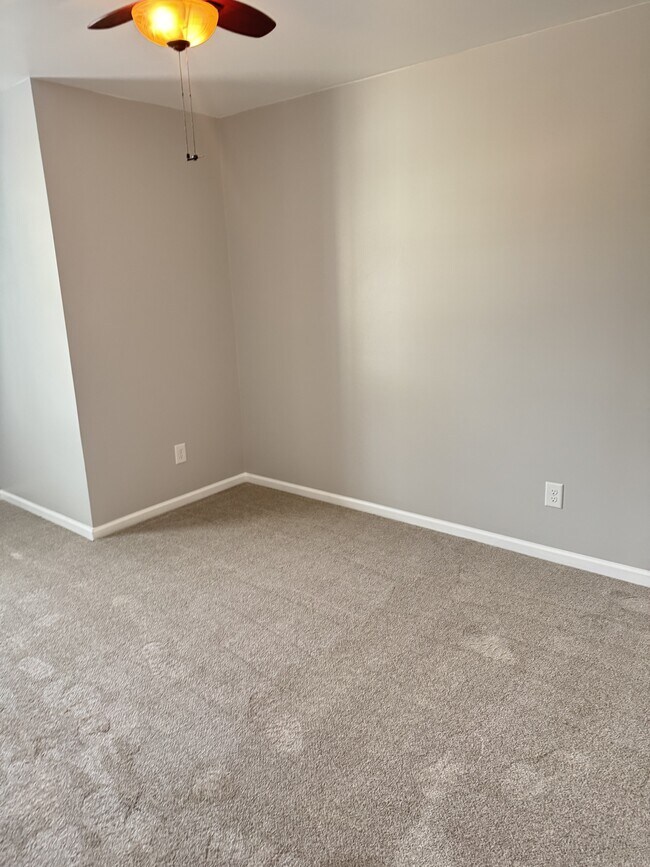 Building Photo - 617 Rockland Dr