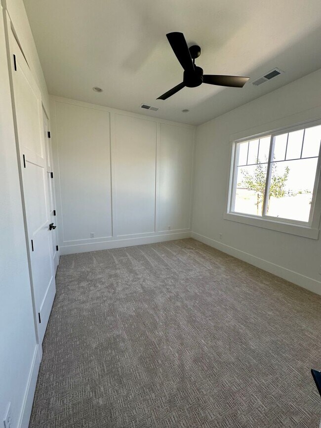 Building Photo - Stunning 5 Bedroom Home with Premium Upgrades Throughout