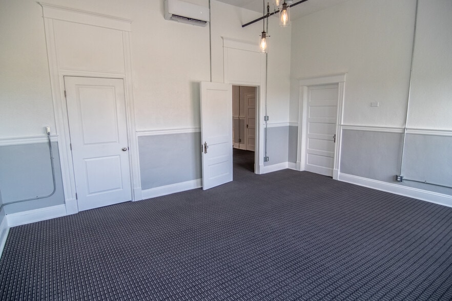 Building Photo - 219 S Grand Ave