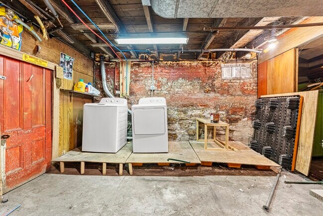 Building Photo - 31 Cameron Ave