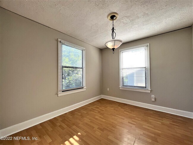 Building Photo - 5324 Fremont St