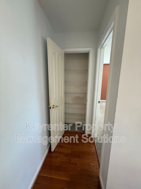 Building Photo - 104 Buckingham Pl