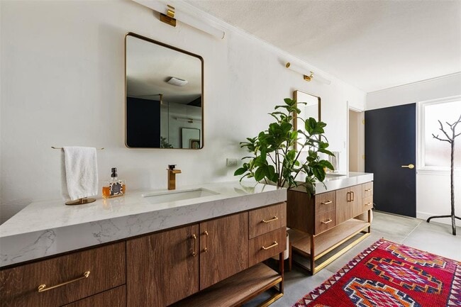 Building Photo - 6713 Winterberry Dr