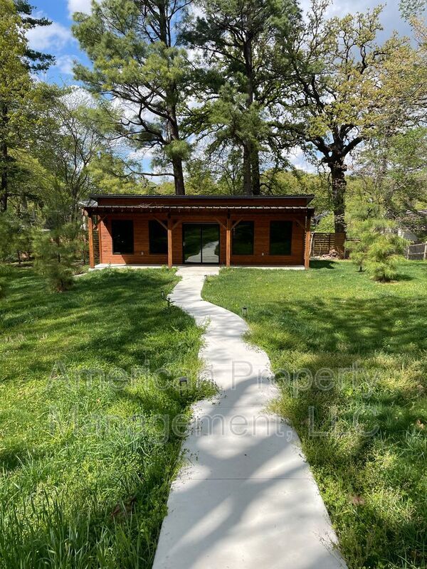 Building Photo - 3711 E 108th St