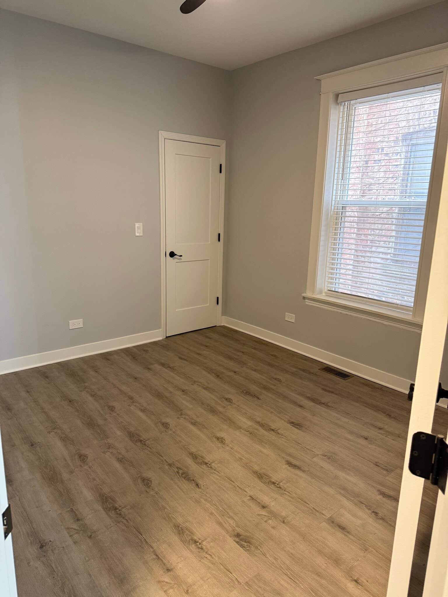 Building Photo - 7123 S Cornell Ave