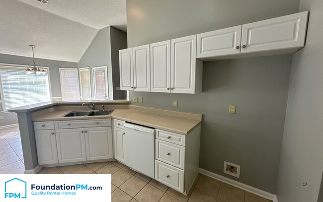 Building Photo - 400 Amundsen Cove