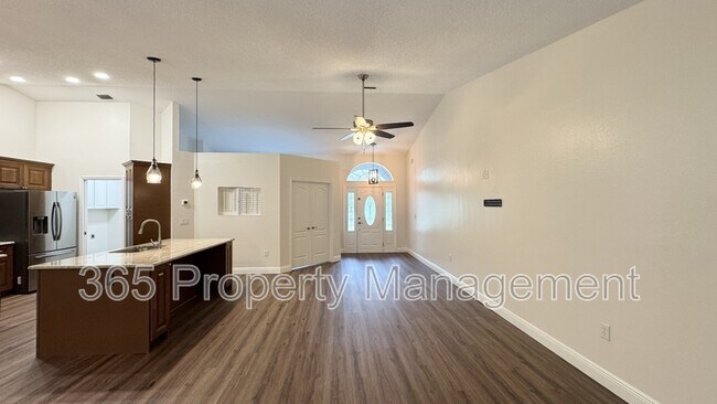Building Photo - 616 Erin Way