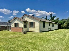 Building Photo - 108 W 15th St