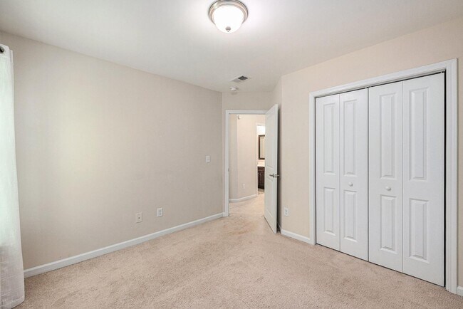 Building Photo - 349 Drayton Pl Dr