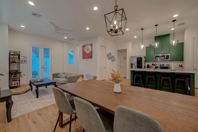 Building Photo - 8911 Knoll Villas St