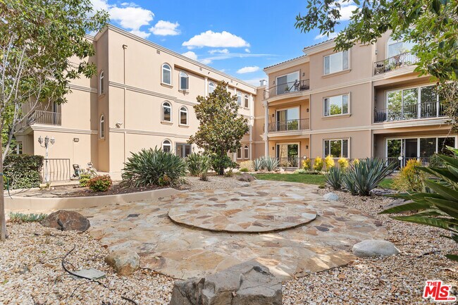 Building Photo - 4848 Wilshire Blvd