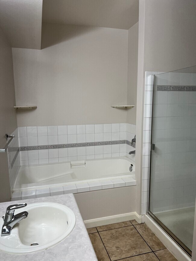 Building Photo - 16125 Juanita Woodinville Way NE