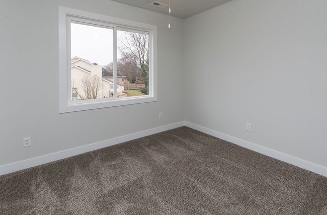 Building Photo - MOVE-IN SPECIAL!! Altoona home available 4...