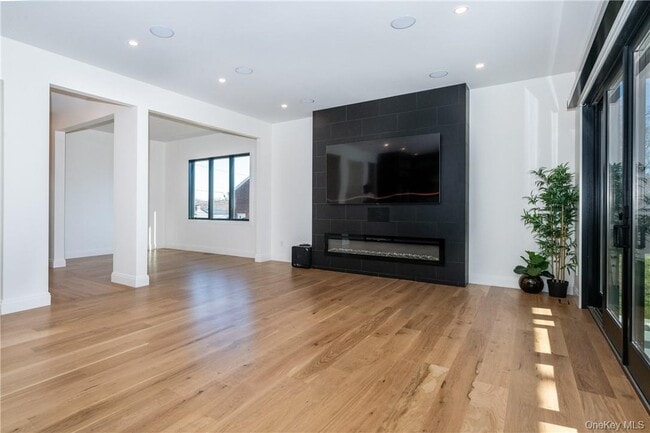 Building Photo - 23 Poplar St