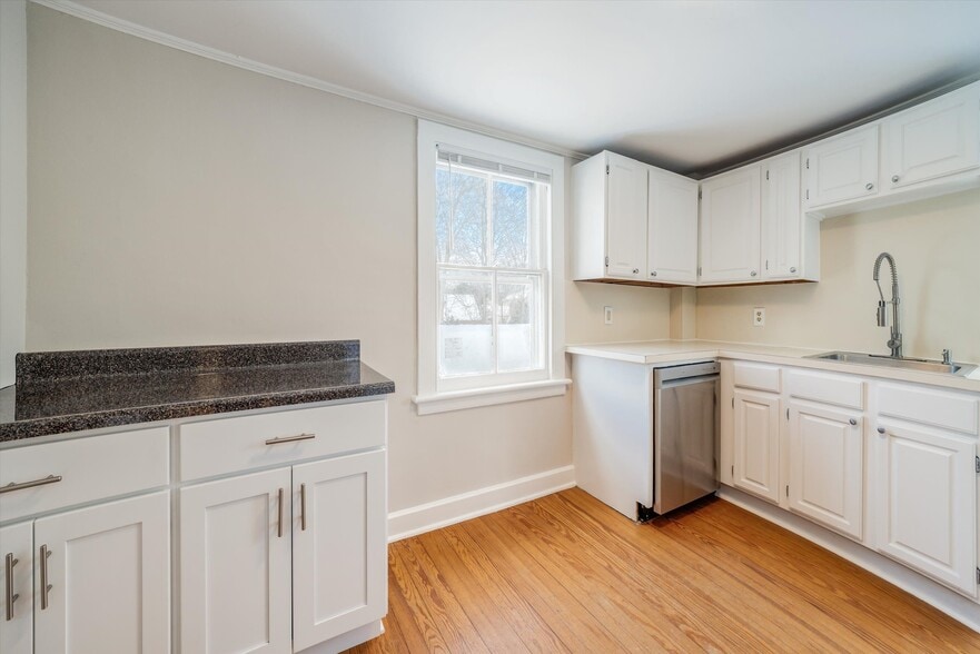 Building Photo - 6 Orchard St