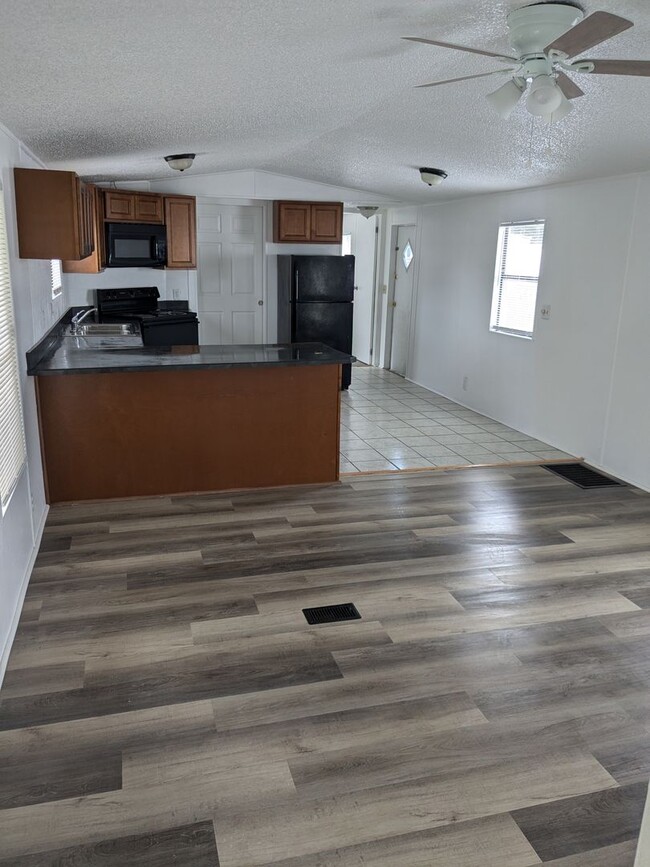 Building Photo - 3 bedroom manufactured  home in Port Orange