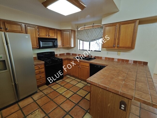 Building Photo - 9097 N Jessy Ln