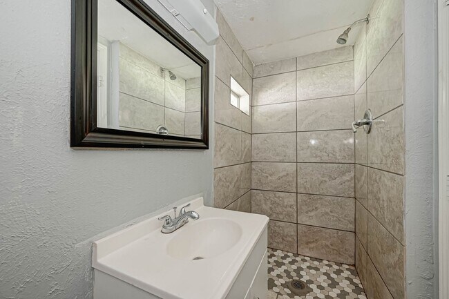 Building Photo - Affordable 3BD/2BA Single-Family Home – Vo...