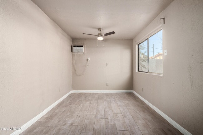 Building Photo - 2135 W Hadley St