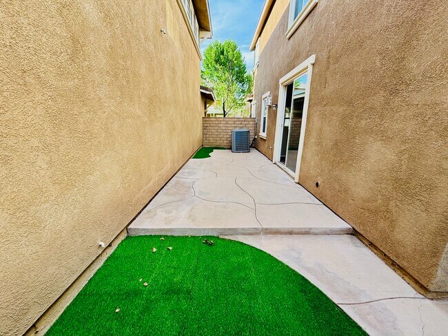 Building Photo - 2553 Sparkling Water Ct