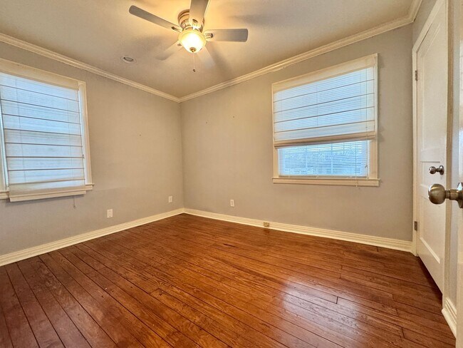 Building Photo - 5 Bedroom Home Between 12 South and Oak Hill