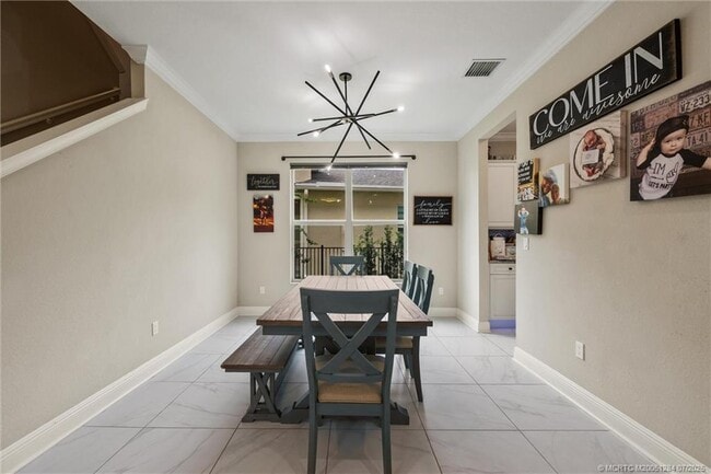 Building Photo - 1813 NW Cataluna Cir