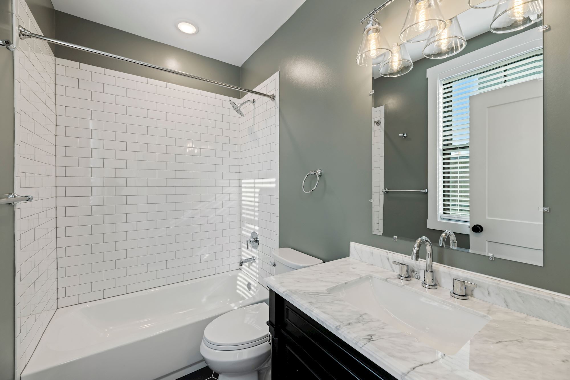 Building Photo - 423 Quincy St NW