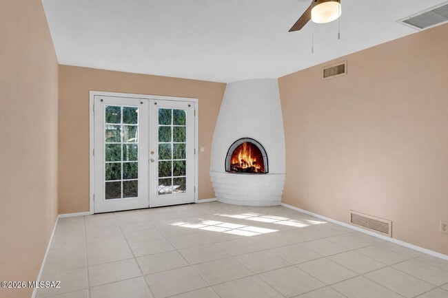 Building Photo - 9111 N Oracle Rd