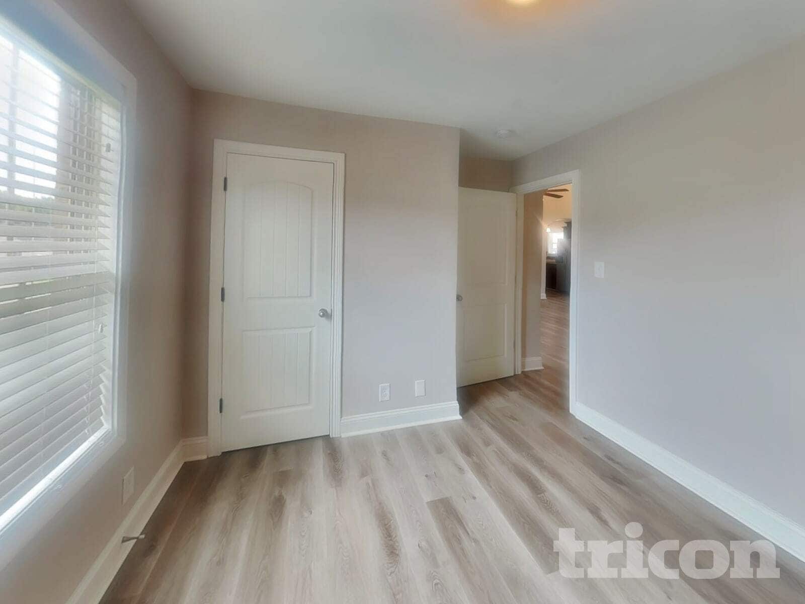 Building Photo - 609 Hollow Crst
