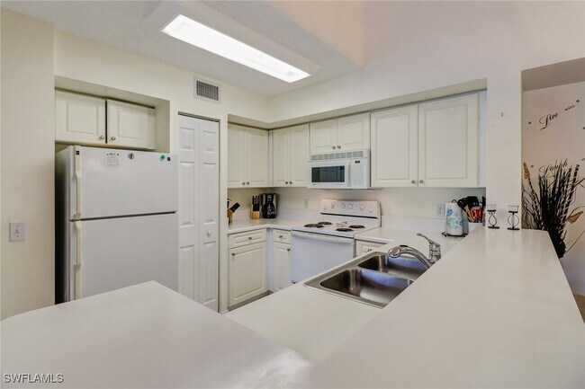 Building Photo - 1190 Wildwood Lakes Blvd