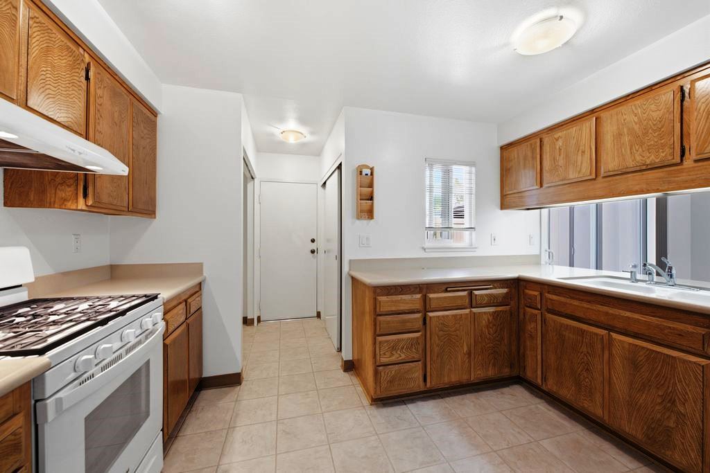 Building Photo - 28832 Conejo View Dr