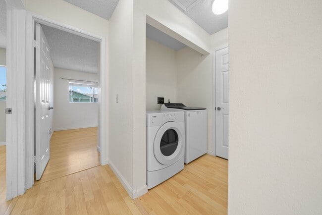 Building Photo - 2305