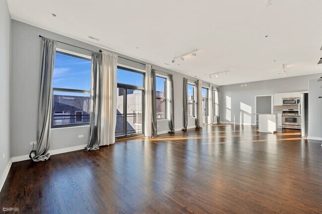Building Photo - 2 S Leavitt St