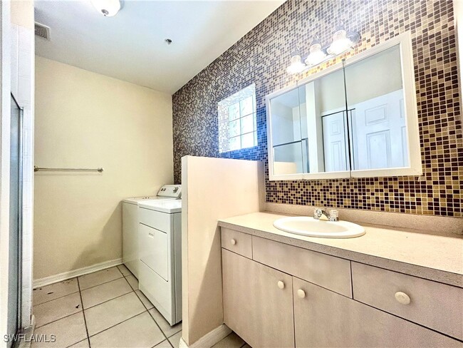 Building Photo - 909 SW 47th Terrace