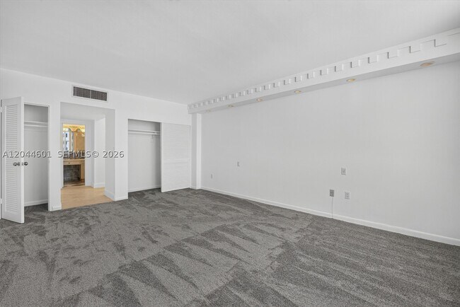 Building Photo - 5001 Collins Ave