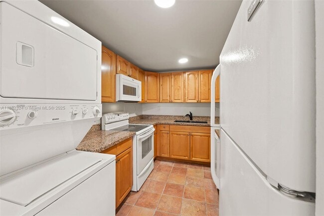 Building Photo - 7911 Camino Cir