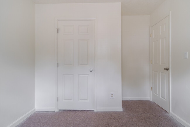 Building Photo - 140 Clover Valley Cir