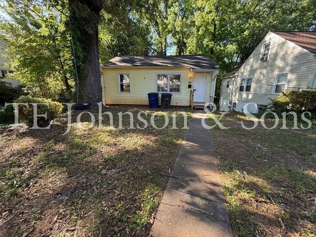 Building Photo - Charming 2 Bedroom Home with Basement & Modern Updates in Winston-Salem