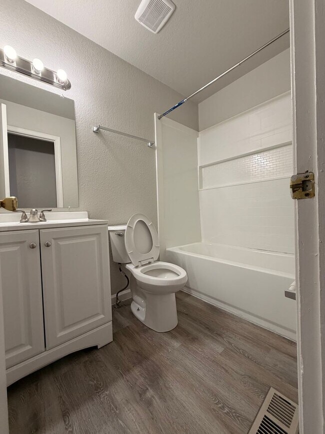 Building Photo - 219 N Race St