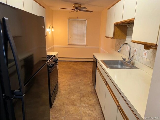 Building Photo - 100 Hillside Dr