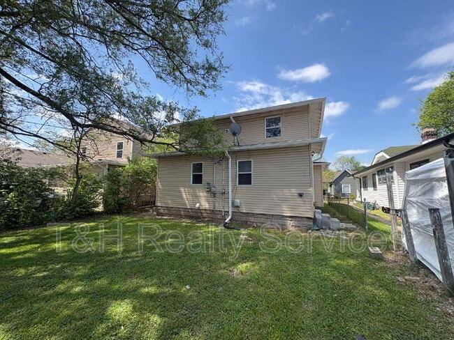 Building Photo - 3729 N Kenwood Ave