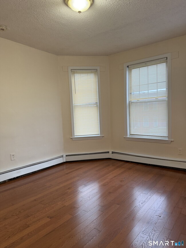 Building Photo - 50 York St