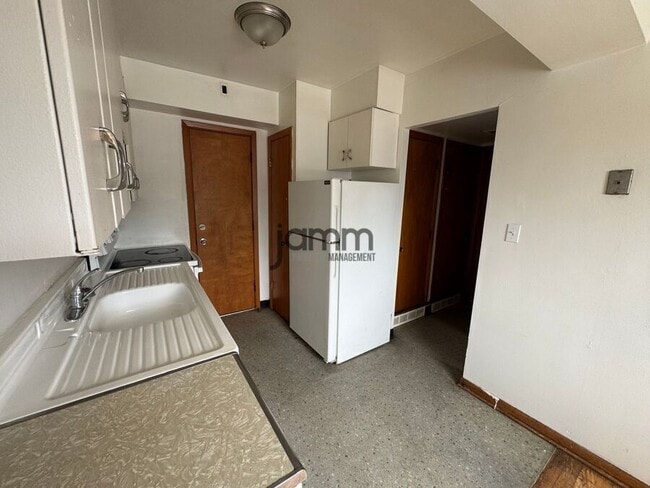 Building Photo - 4201 Rocky River Dr