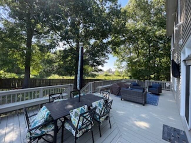 Building Photo - 4 Bed 3.5 Bath Home for rent in Hampton!