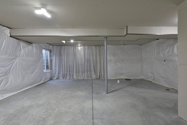 Building Photo - 2246 Koester